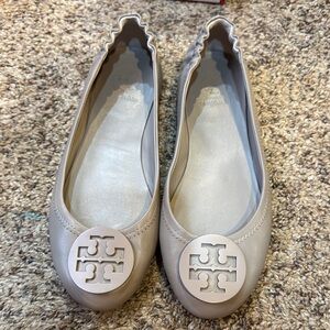 Tory Burch Gray Flats with Logo and Round Toe